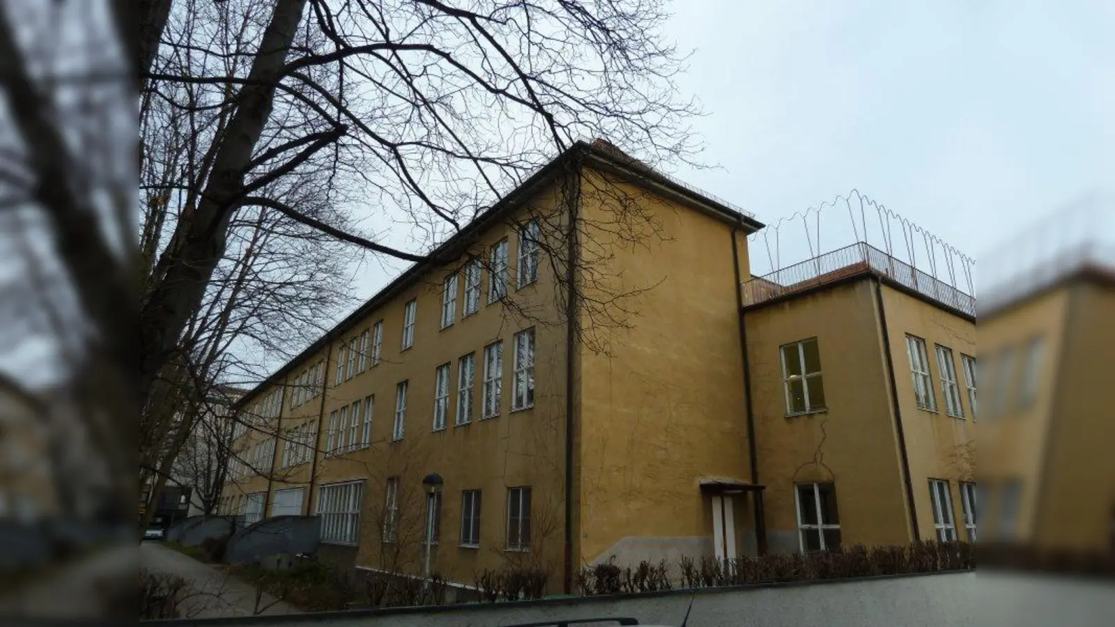 Die Rudolf-Diesel-Realschule ist baulich in einem schlechten Zustand. Besonders marode ist das Dach. (Foto: sb)