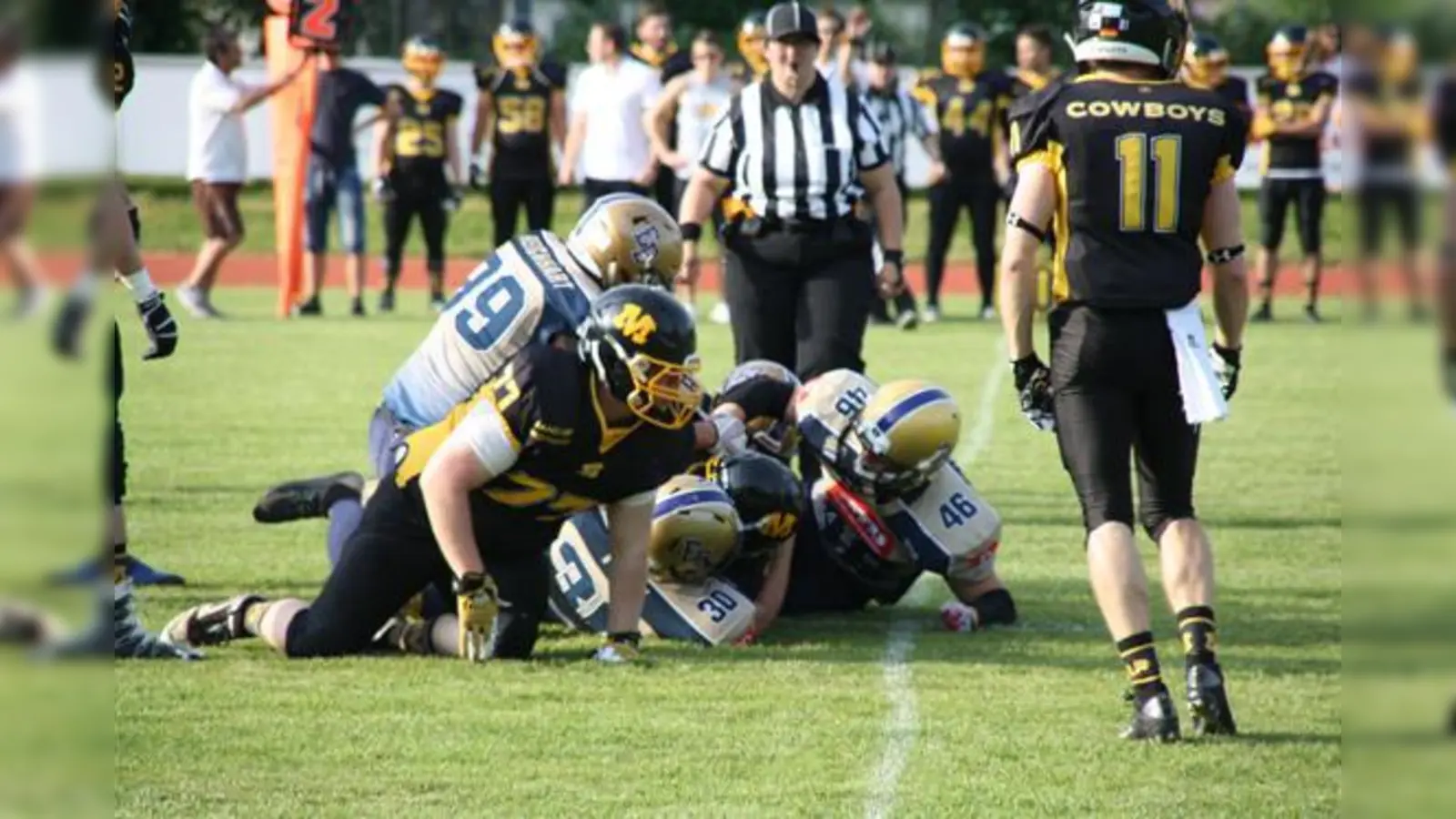 Marc Reichhart, Dominik Finck und Andreas Heller mit toller Defense-Arbeit. Die Münchner forderten die ganze Leistungsbereitschaft der Bulls ab.	 (Foto: Christian Meier)