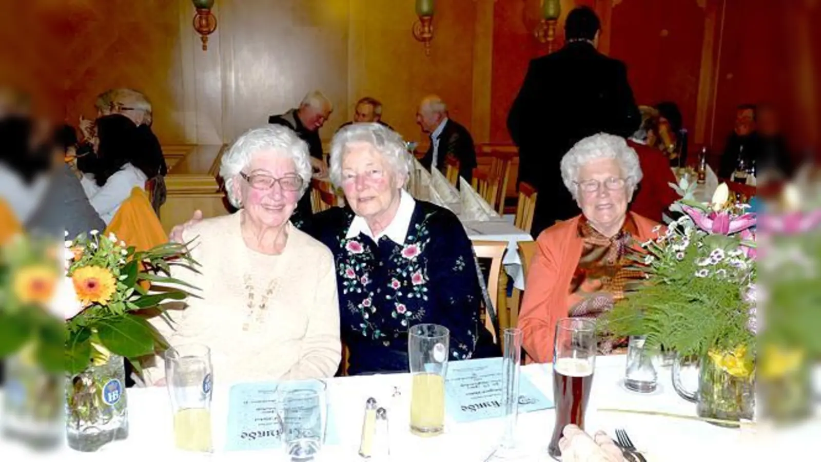 Irmengard Pickel (65 Jahre Mitgliedschaft), Hildegard Huber (65 Mitgliedschaft) und Maria Giesser (von links). 	 (Foto: Verein)