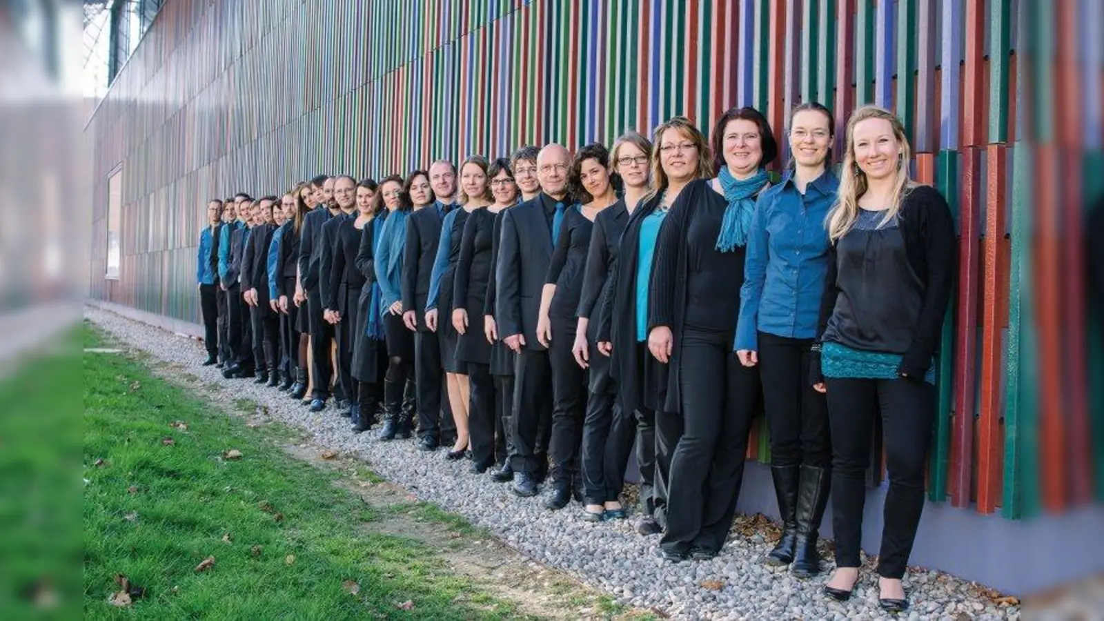 Der don camillo chor eröffnet die zweite Westend-Musiknacht am Samstag, 20. Oktober, um 19 Uhr im Innenhof der Auferstehungskirche. Livemusik gibt es an diesem Abend an 25 etablierten und ungewöhnlichen Spielstätten im ganzen Viertel. (Foto: Anette Mayerhofer)