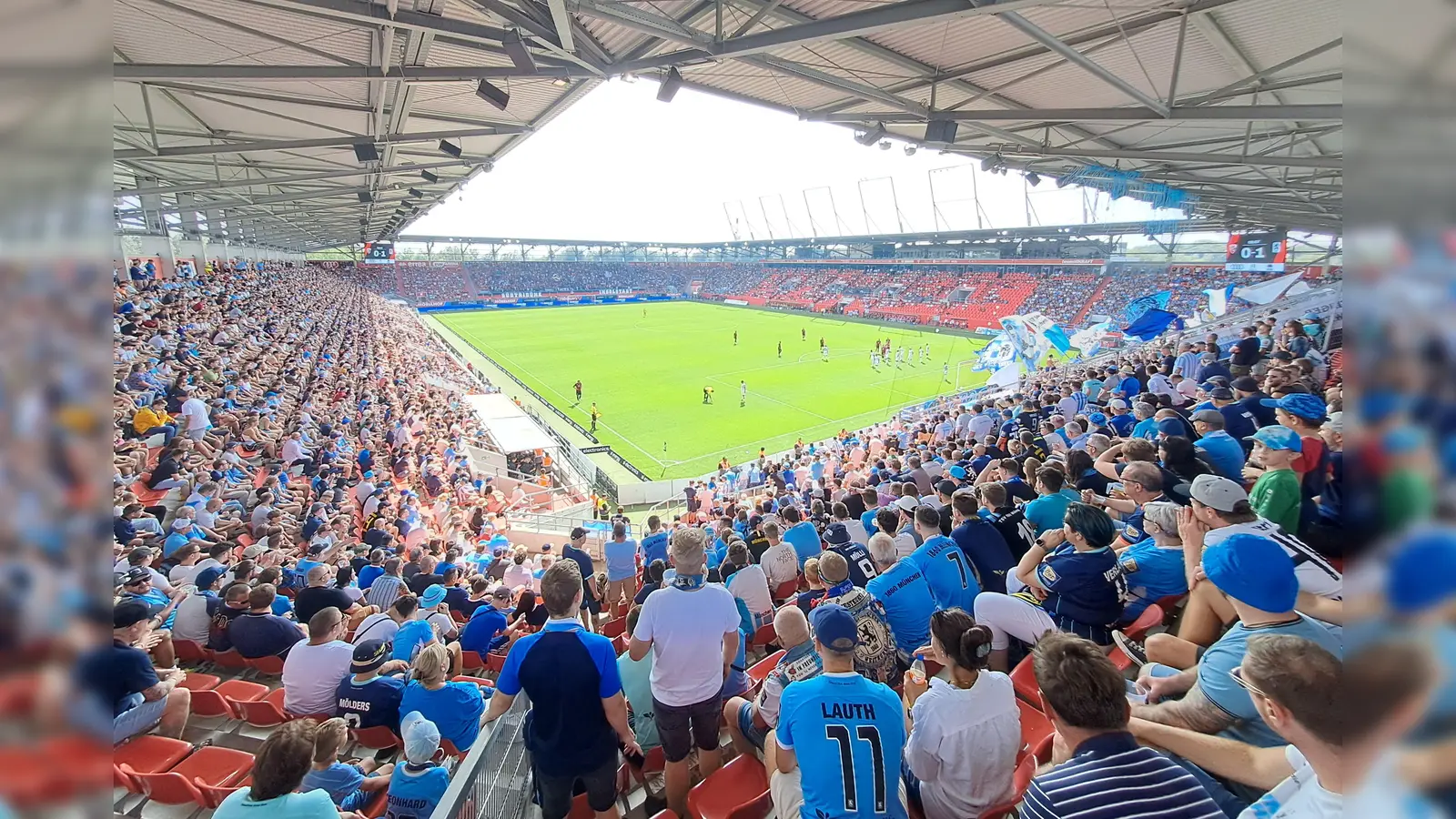 Heimspiel in Ingolstadt: Fans des TSV 1860 München. (Foto: M. Forster)