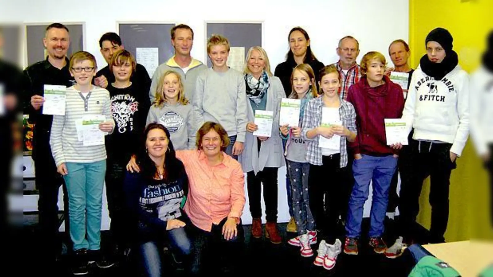 Kinder, Jugendliche und Erwachsene haben beim TV Riem-Dornach das Sportabzeichen erhalten.  (F.: Verein)