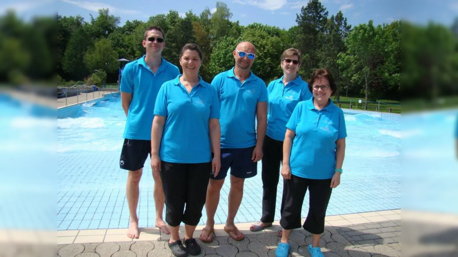 Schick in den neuen T-Shirts, von links: Kevin Freund, Sandra Traimer, Csaba Szcekssy, Edeltraud Felser und Hannelore Wörgötter. (Foto: pst)