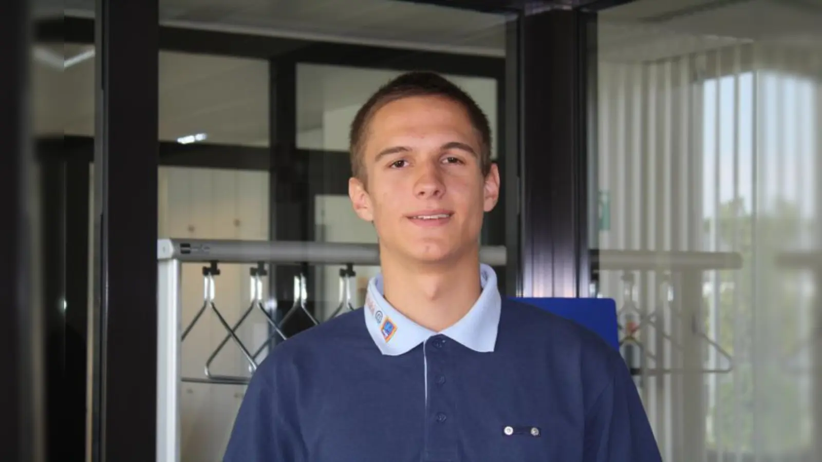 Antonio Butigan, 17 Jahre, Filiale Neuried: „Mir gefällt meine Ausbildung bei ALDI sehr gut. Die Kollegen sind sehr nett und haben mir den Start ins Berufsleben wirklich leicht gemacht. Mein Ziel ist es, in der Berufsschule gut abzuschneiden und in der Ausbildung richtig Gas zu geben. Bei ALDI beworben habe ich mich, weil auch meine Mutter im Unternehmen arbeitet. Sie hat mir viele Dinge erzählt und wertvolle Tipps gegeben, deshalb wollte ich selbst auch bei ALDI einsteigen.“ (Foto: sb)