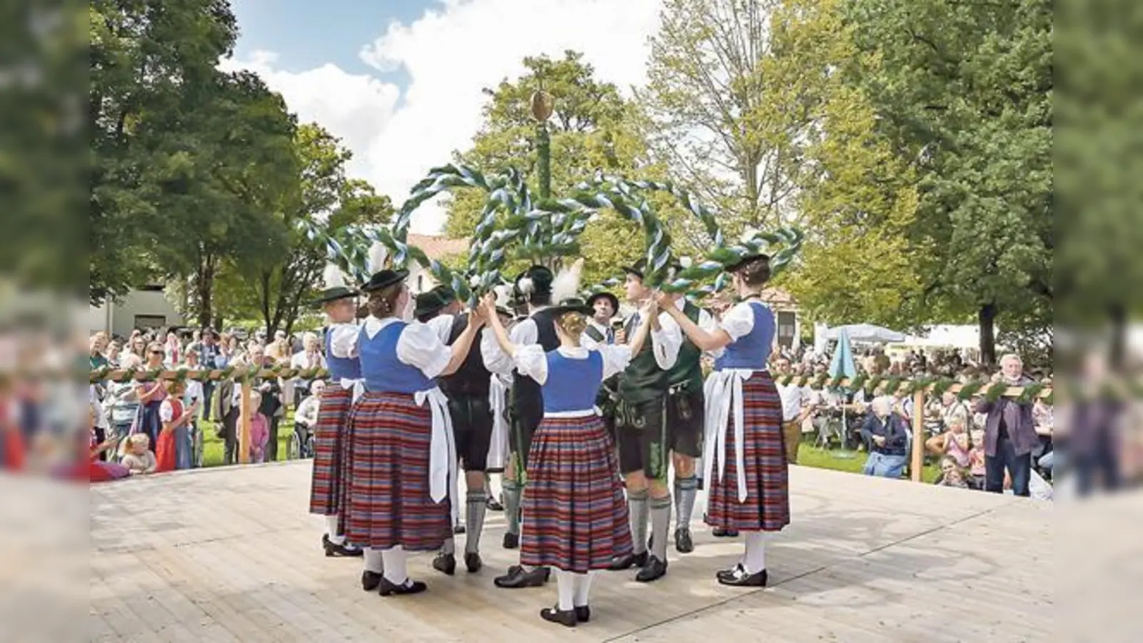 Ohne bayerische Blasmusik und den Kronentanz geht auf dem Erntefest D Hachinger Taler nichts.	 (Foto: VA)