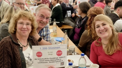 rigitte und Klaus Schwarzbauer sowie Andrea Gloor (v. l.) von der Bürgerinitiative. (Foto: A.Schwarzbauer)