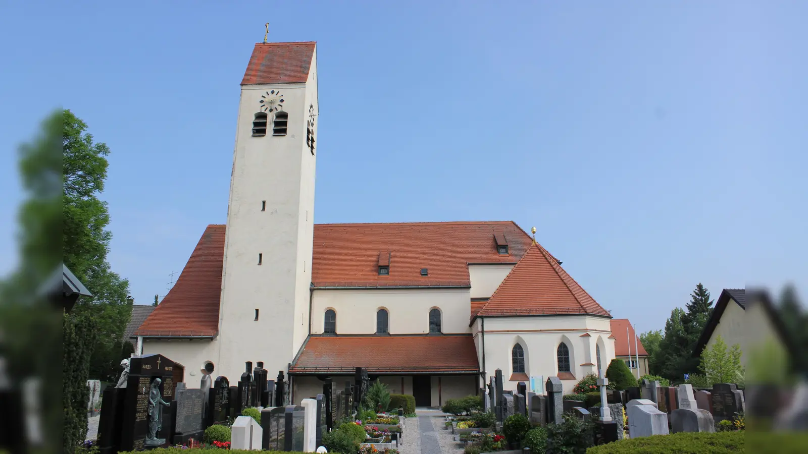 Als die geistlichen Würdenträger nach Aschheim blickten: Wo heute die Kirche St. Peter und Paul steht, fand im 8. Jahrhundert die erste bayerische Landessynode statt. (Foto: bs)