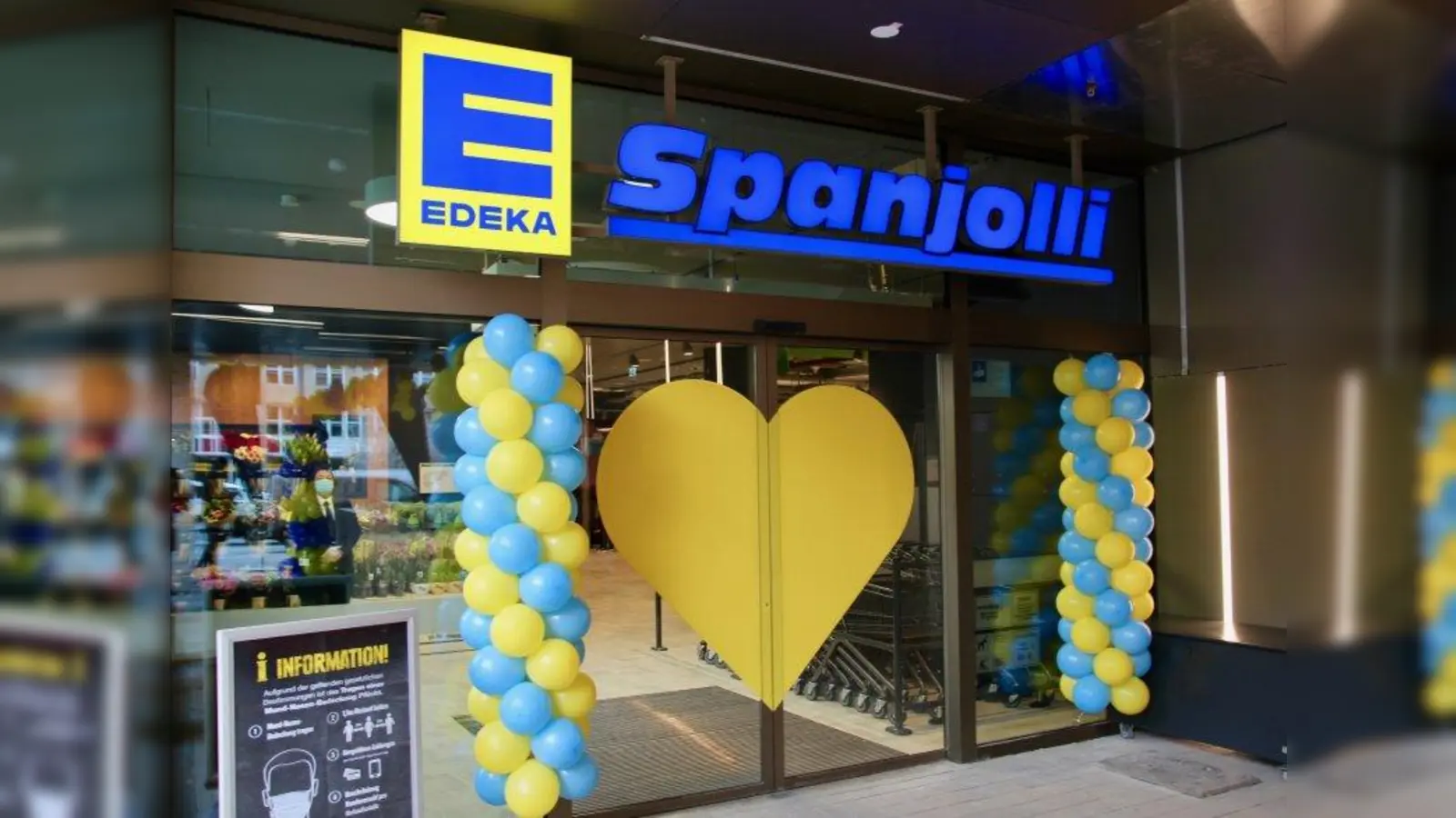 Seit 8. April hat der EDEKA Am Pasinger Marienplatz geöffnet. Das rund 60köpfige Marktteam um Selim Spanjolli erntete bereits viele Komplimente für die gute Marktführung. (Foto: us)