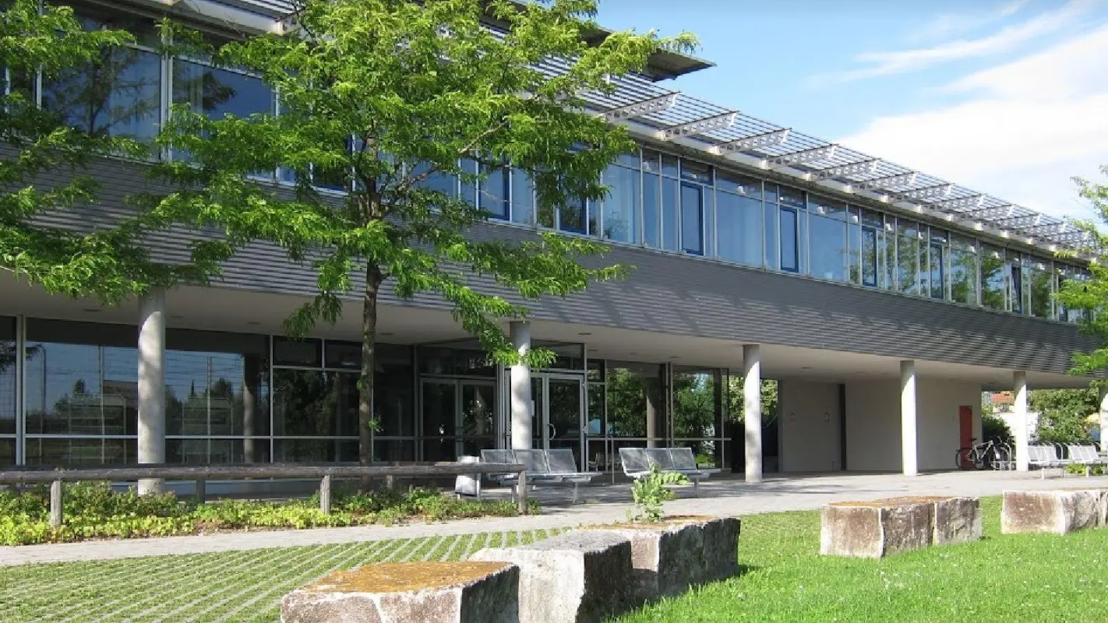 Schulgebäude der FOS München-West an der Bergsonstraße. (Foto: Schule)