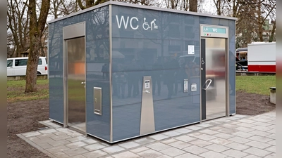 Baugleiche Toilettenanlagen befinden sich bereits beispielsweise in Berg am Laim (Foto) oder am Partnachplatz in Sendling.  (Foto: Michael Nagy/ Presseamt der LHM)