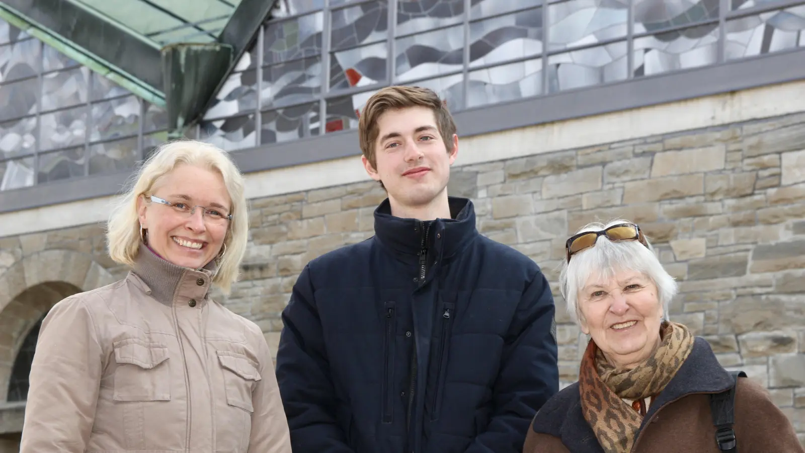 „Wir sind echte Vertreter und werden als solche angesprochen. Das ist toll. Das schafft ein lebendiges Miteinander.“ Das Leitungsteam des Pfarrgemeinderats in St. Hildegard besteht aus Astrid Balzer, Thomas Svoboda und Marie Anna Berg (v.l.). (Foto: us)