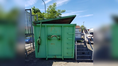 Unter dem Motto: Papier schafft Perspektiven werden ehrenamtliche Helfer gesucht. (Foto: Hüttl)