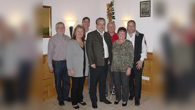 Der neue Vorstand v.  (Foto: Schriftführer Hans Pricha, Kassenwart Anita Grindinger, Technischer Leiter Ralph Röder, 1. Vorsitzender Michael Klaß, Organisationsleiter Reinhold Angermeier, 2. Vorsitzende Therese Bauer, Veranstaltungsleiter Markus Uffinger. Fo)