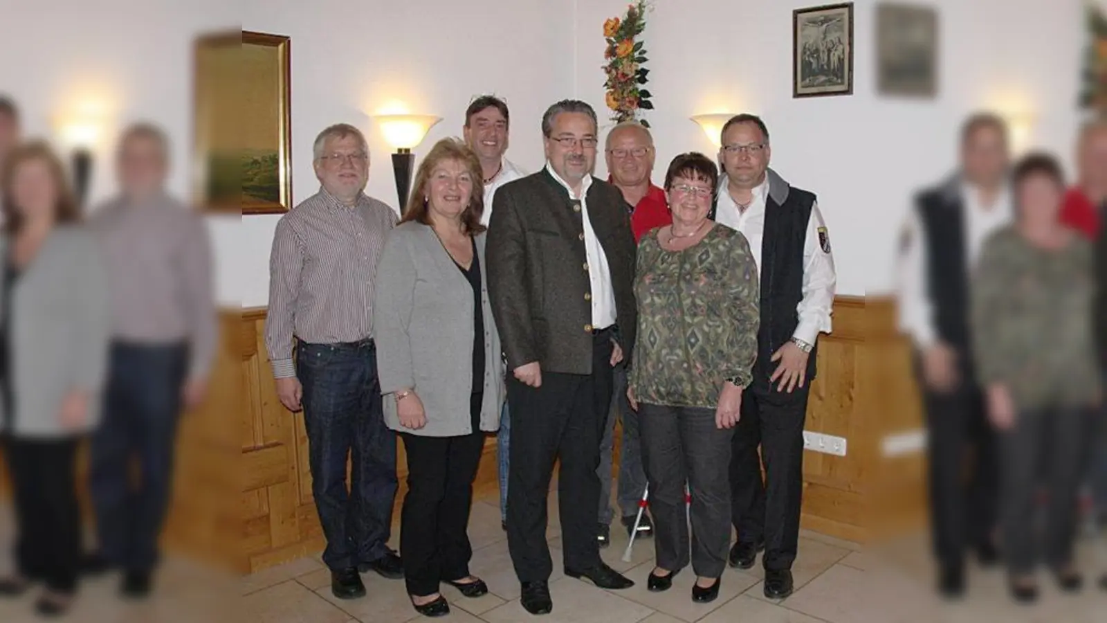 Der neue Vorstand v.  (Foto: Schriftführer Hans Pricha, Kassenwart Anita Grindinger, Technischer Leiter Ralph Röder, 1. Vorsitzender Michael Klaß, Organisationsleiter Reinhold Angermeier, 2. Vorsitzende Therese Bauer, Veranstaltungsleiter Markus Uffinger. Fo)