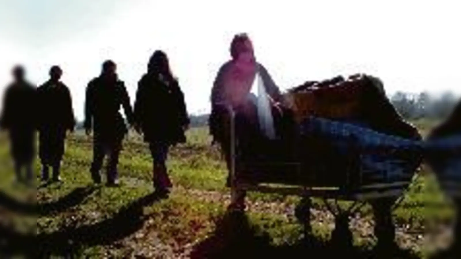 Mutter Courage macht sich mit ihren Kindern auf den Weg. 	 (Foto: VA)