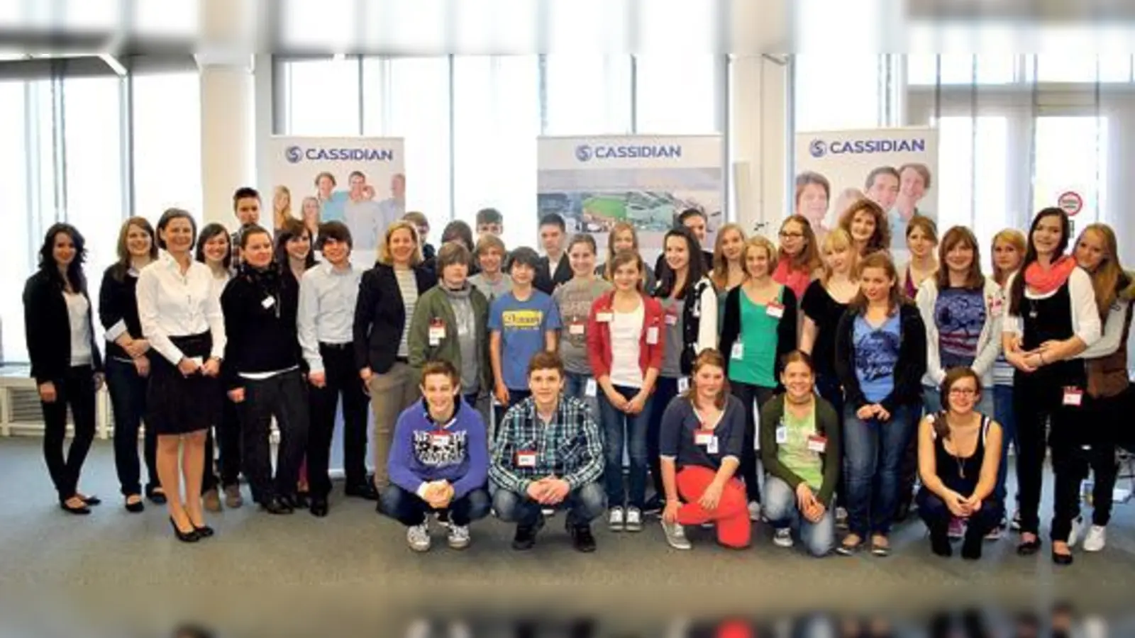 19 Mädchen und neun Jungen schnupperten ins Arbeitsleben bei der Unterschleißheimer Firma Cassidian.	 (Foto: VA)