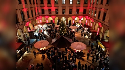 Das Landwirtschaftsministerium bietet wieder adventliche Stimmung im Innenhof. (Foto: Hildegard Mantel/StMELF)