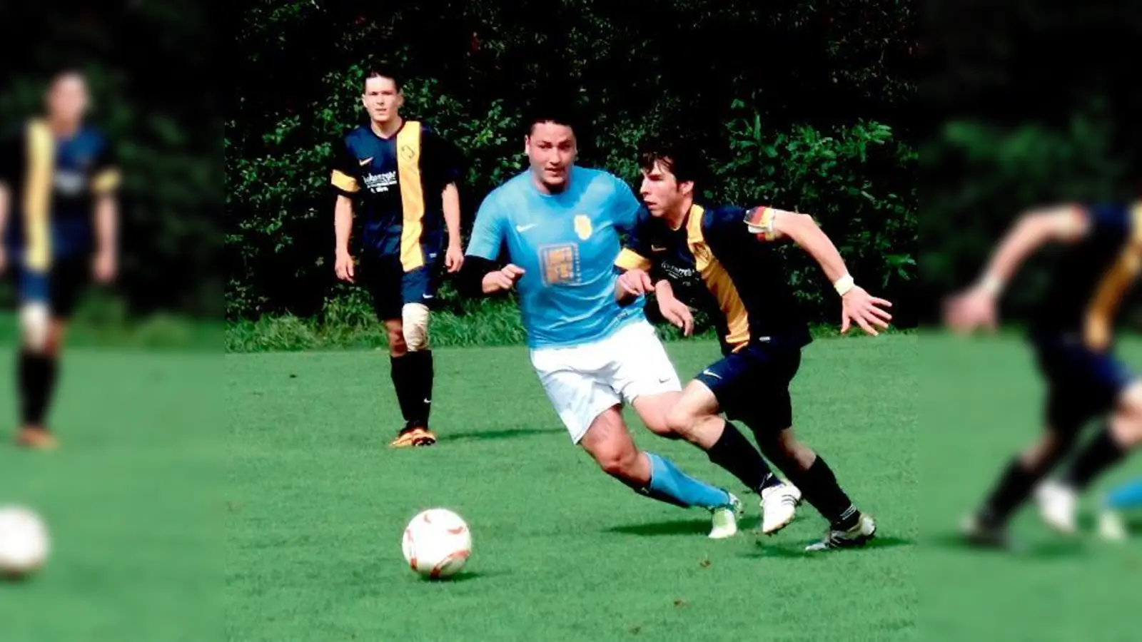 Max Zander (Mitte) vom SV Zamdorf überzeugte im Derby gegen den SC Bogenhausen. 	 (Foto: sb/Verein)