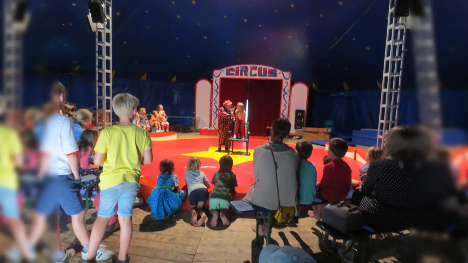 Zirkusluft schnuppern können die Buben und Mädchen beim Mitmach-Zirkus Simsala. (Foto: Spiellandschaft Stadt)