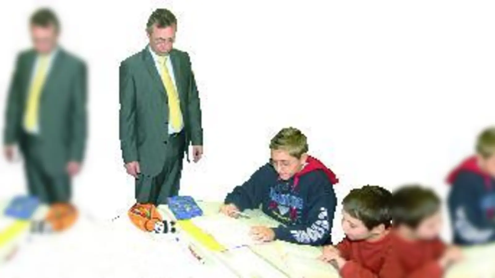 Schulminister Siegfried Schneider (CSU) verschafft sich einen Überblick vom Alltag an den Schulen - und verabschiedet zum Schulstart neue Gesetze.	 (Foto: stmuk)