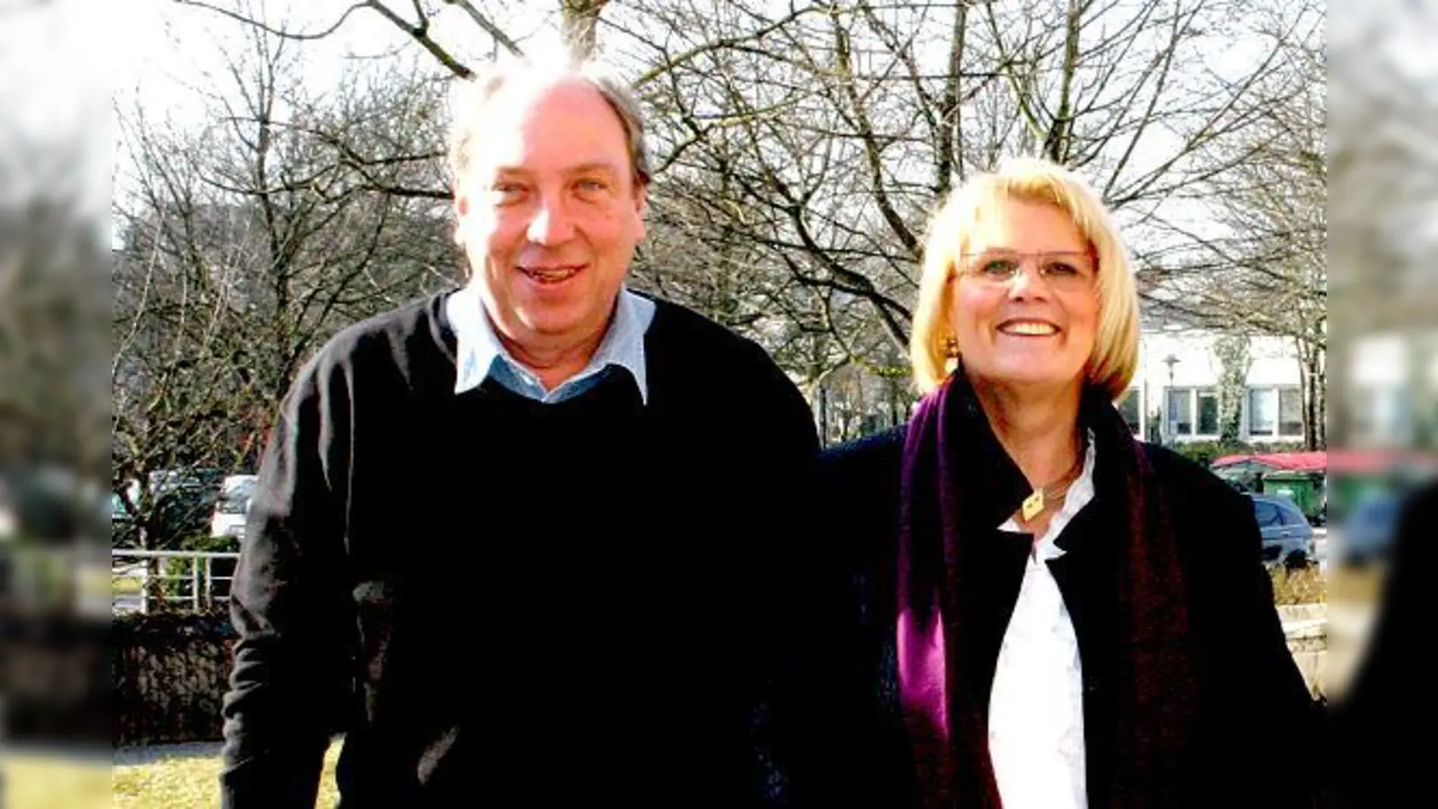 Auf dem Garchinger Rathausdach gibt es schon längst Solarzellen. Umweltreferent Christoph Marquart und Erste Bürgermeisterin Hannelore Gabor freuen sich auf den ersten Klimaschutztag in Garching.  	 (Foto: sl)