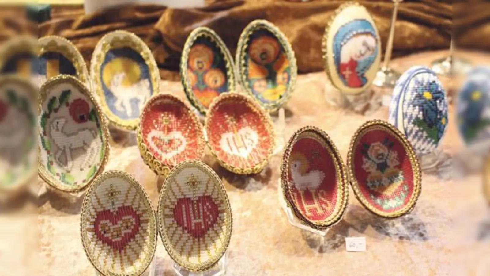  Mehr als ein Osterei. Reich verzierte kleine Kunstwerke.	 (Foto: Sophia Wagner)