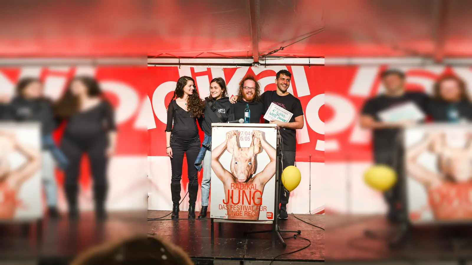 Sapir Heller, Julia Mounsey, Peter Mills Weiss und Ariah Lester (v. li.) sind die Preisträger von "Radikal jung" 2019. (Foto: Gabriela Neeb)