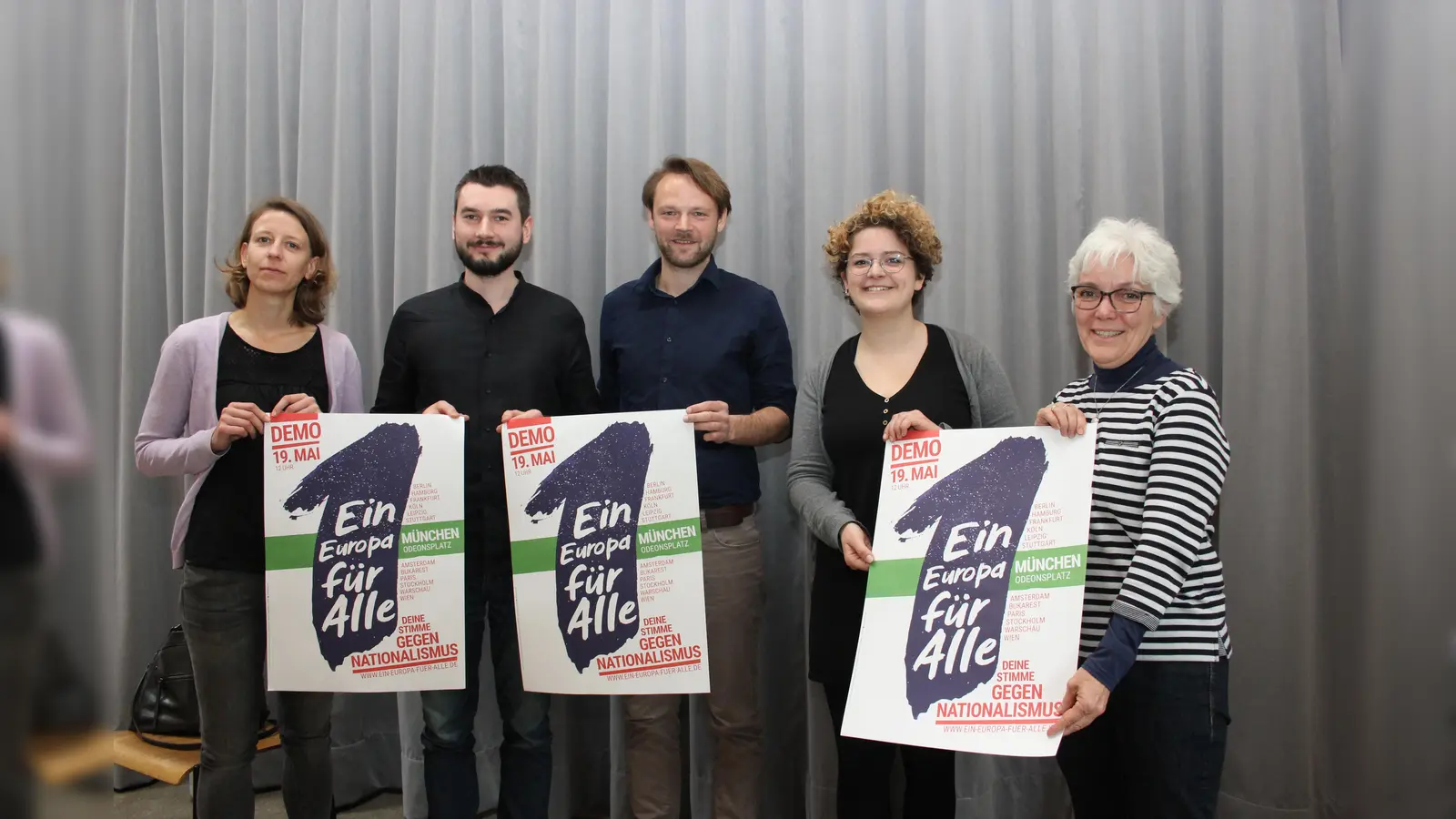 Jana Weidhaase, Johannes König, Simon Strohmenger (Sprecher des Bündnisses), Sina Reischl und Erna-Kathrein Groll (v. li.) rufen gemeinsam zur Demonstration "Ein Europa für Alle" am 19. Mai auf. (Foto: cr)