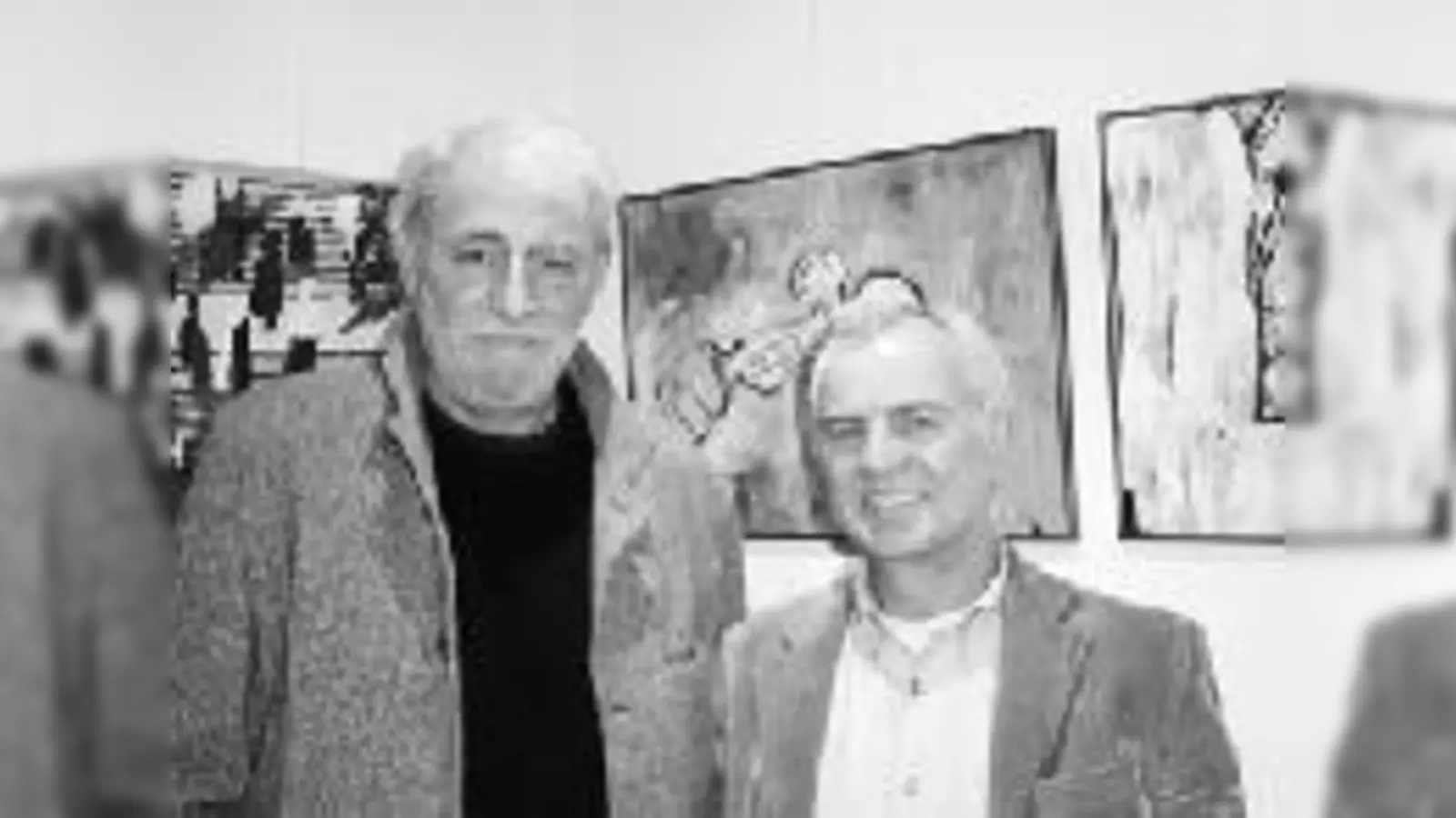 Michael Heininger (li.) und der Dokumentarfilmer Christian Weisenborn machen das SPD-Bürgerbüro zum Kulturtempel.  (Foto: Privat)