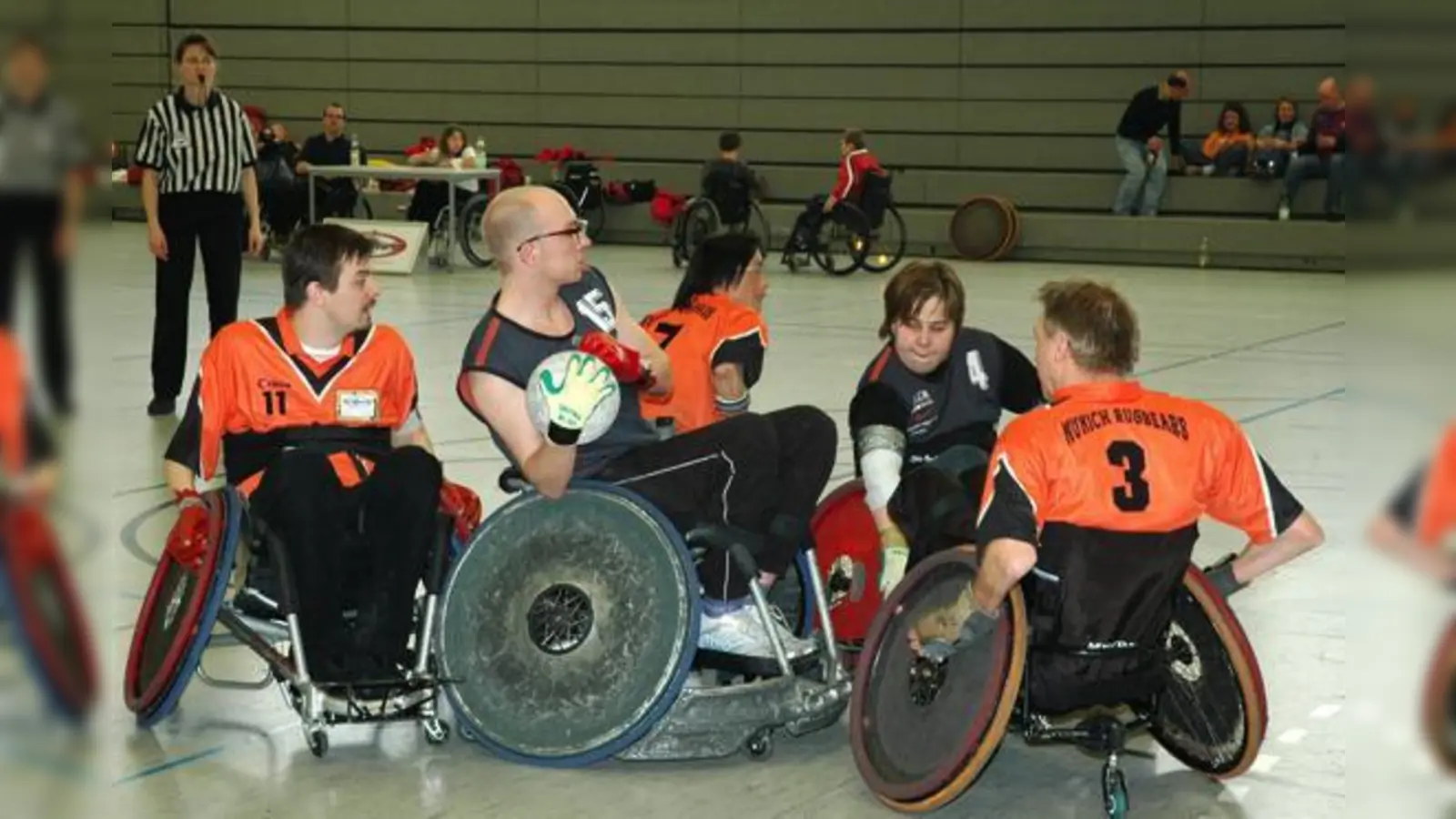 Ein superschneller Sport ist das Rollstuhl-Rugby, zu erleben beim Turnier Anfang Februar beim TSV Milbertshofen.  (Foto: Verein)