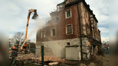 Über 100 Jahre war der Landsberger Hof Wirtschaft und Hotel. Nun wich er der im Bau befindlichen Pasinger Nordumgehung (NUP). (Foto: US)