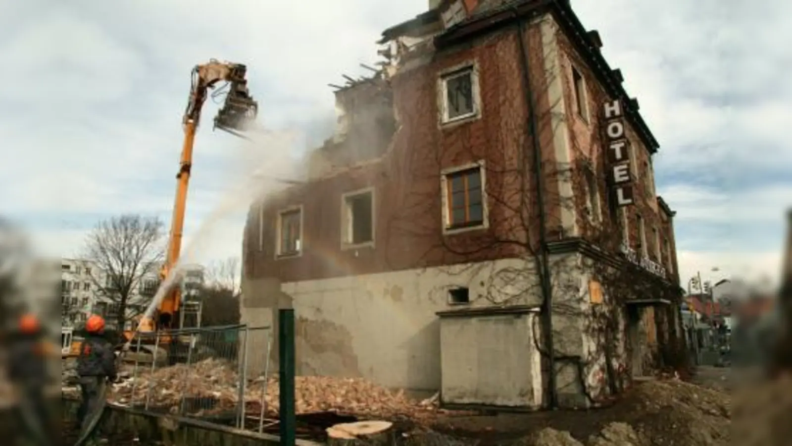 Über 100 Jahre war der Landsberger Hof Wirtschaft und Hotel. Nun wich er der im Bau befindlichen Pasinger Nordumgehung (NUP). (Foto: US)