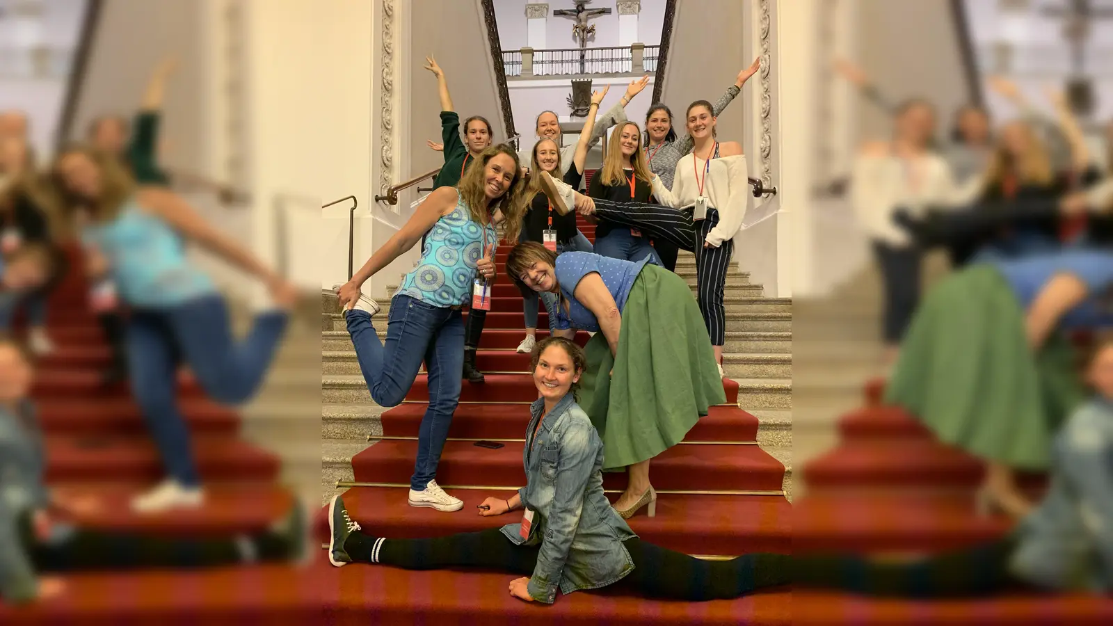 Diana Stachowitz, MdL, mit den Schülerinnen der KNS (Foto: privat)