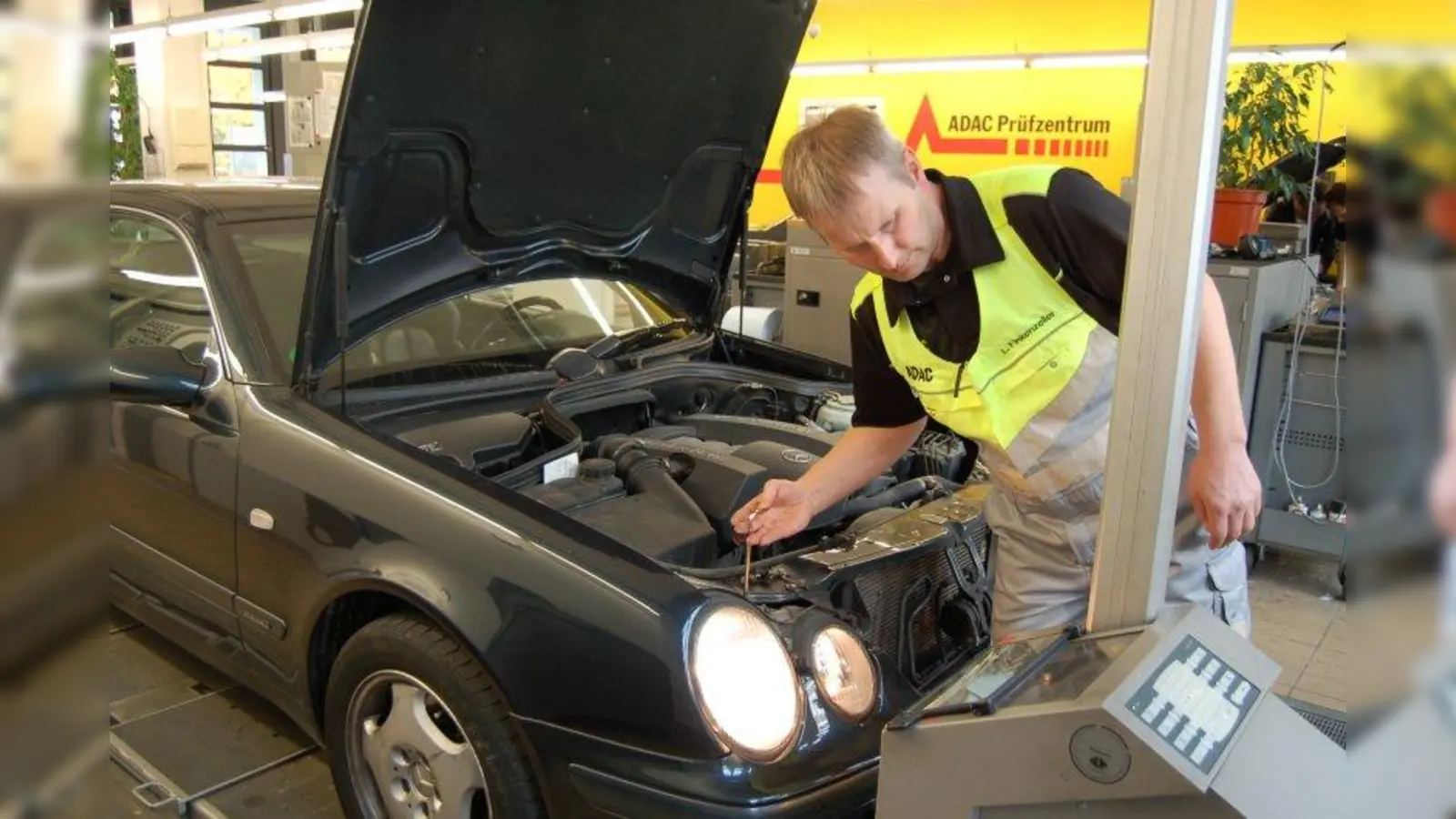 Kostenlos: Im Oktober überprüft der ADAC donnerstags die Beleuchtung am Fahrzeug. (Foto: ADAC)