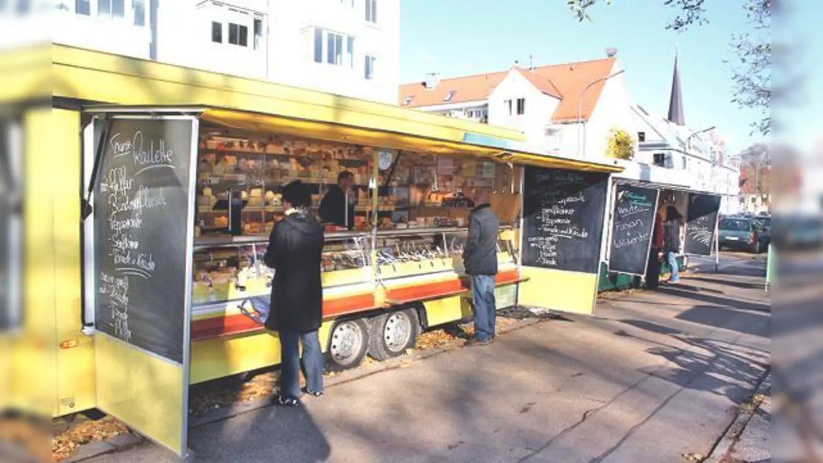 Der Wochenmarkt muss übergangsweise in die Else-Rosenfeld-Straße verlagert werden.	 (Foto: js)