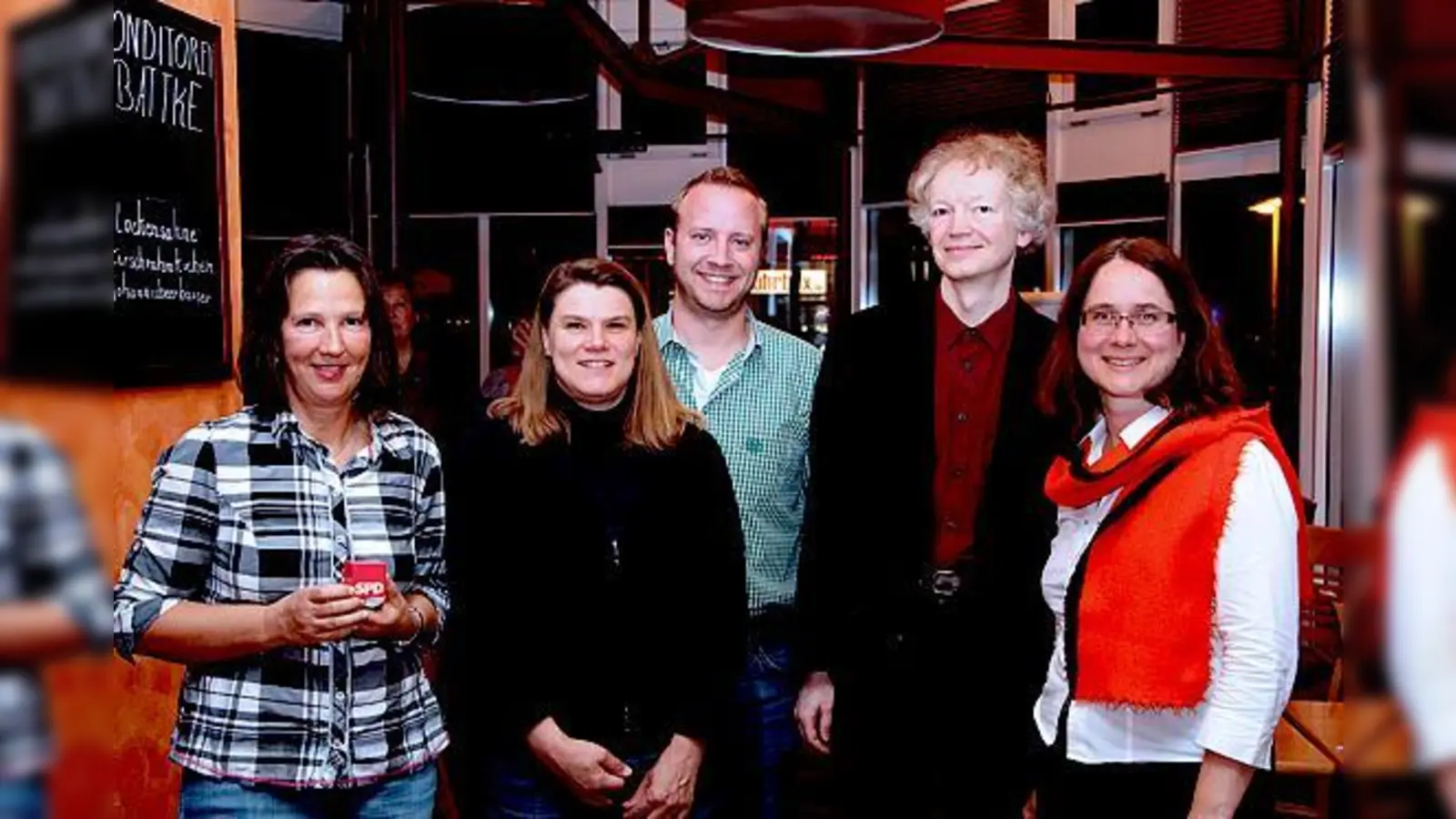 Der neue Vorstand der SPD (v.li.): Stellvertreterin Ariane Wißmeier-Unterricht, Kassiererin Sigrid Bauer, Schriftführer Andreas Krüger, Vorsitzender Robert Axtner und Stellvertreterin Sabine Athen. 	 (Foto: privat)