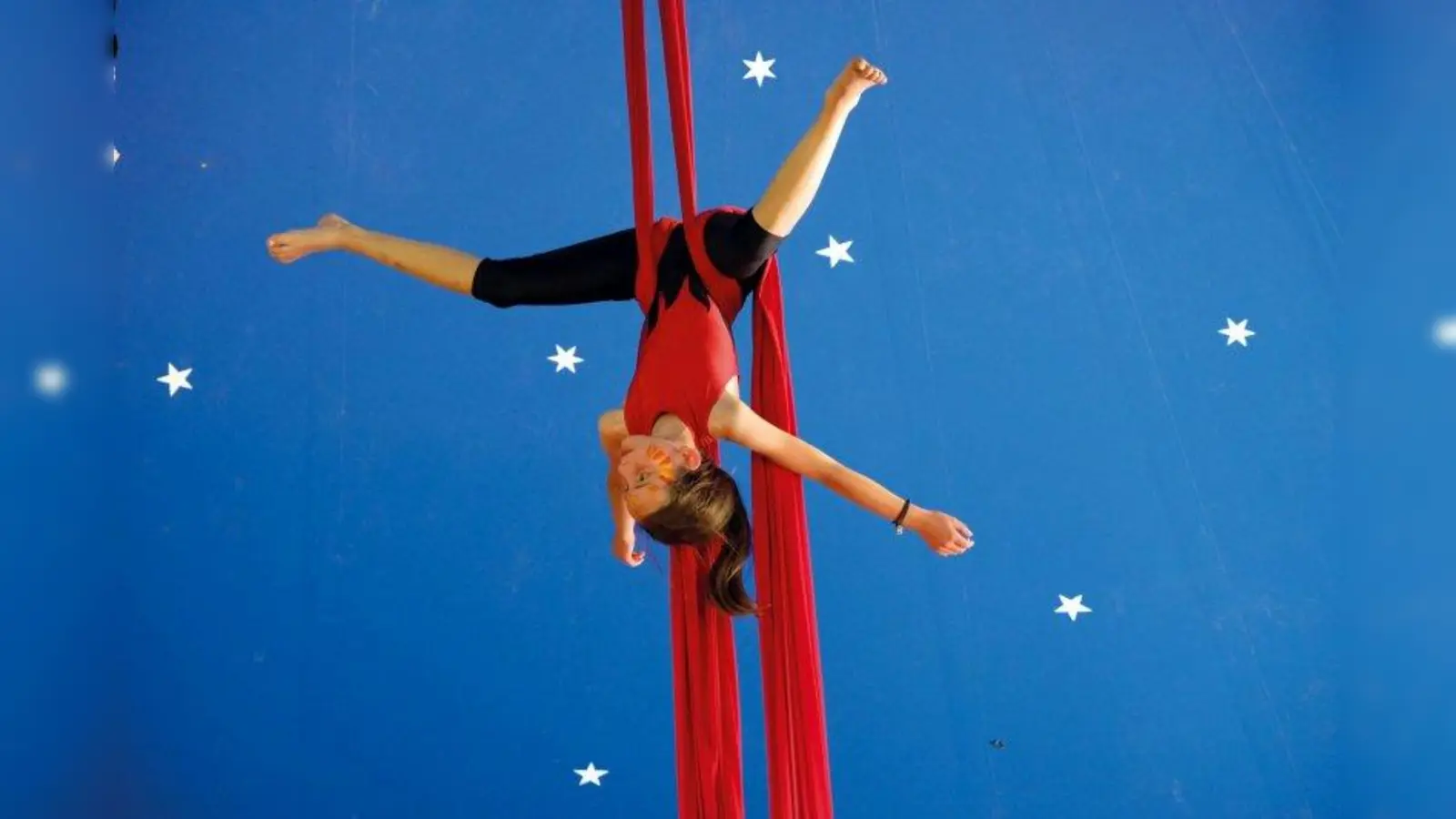 „Zirkuslust“ gibt Kindern die Möglichkeit, spielerisch neues Terrain und neue Fähigkeiten zu erproben. (Foto: Alexander Wenzlik)