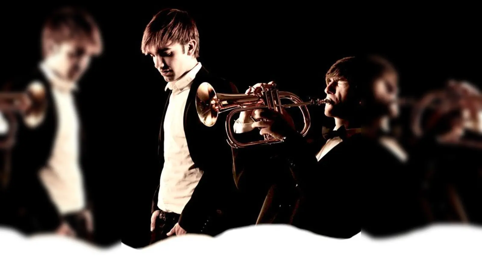 Marc André Förste (li.) und Josef Hanslmaier begeistern ihr Publikum mit erfrischenden Interpretationen bekannter Weihnachtslieder. 	 (Foto: Privat)