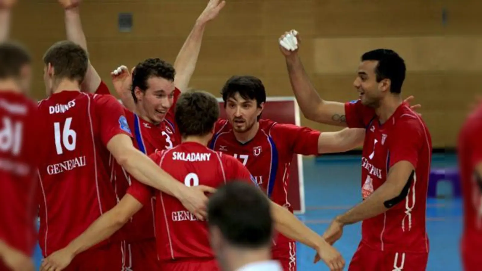 Erschöpft, aber glücklich: Haching siegt in Friedrichshafen mit 3:2.	  (Foto: Verein)