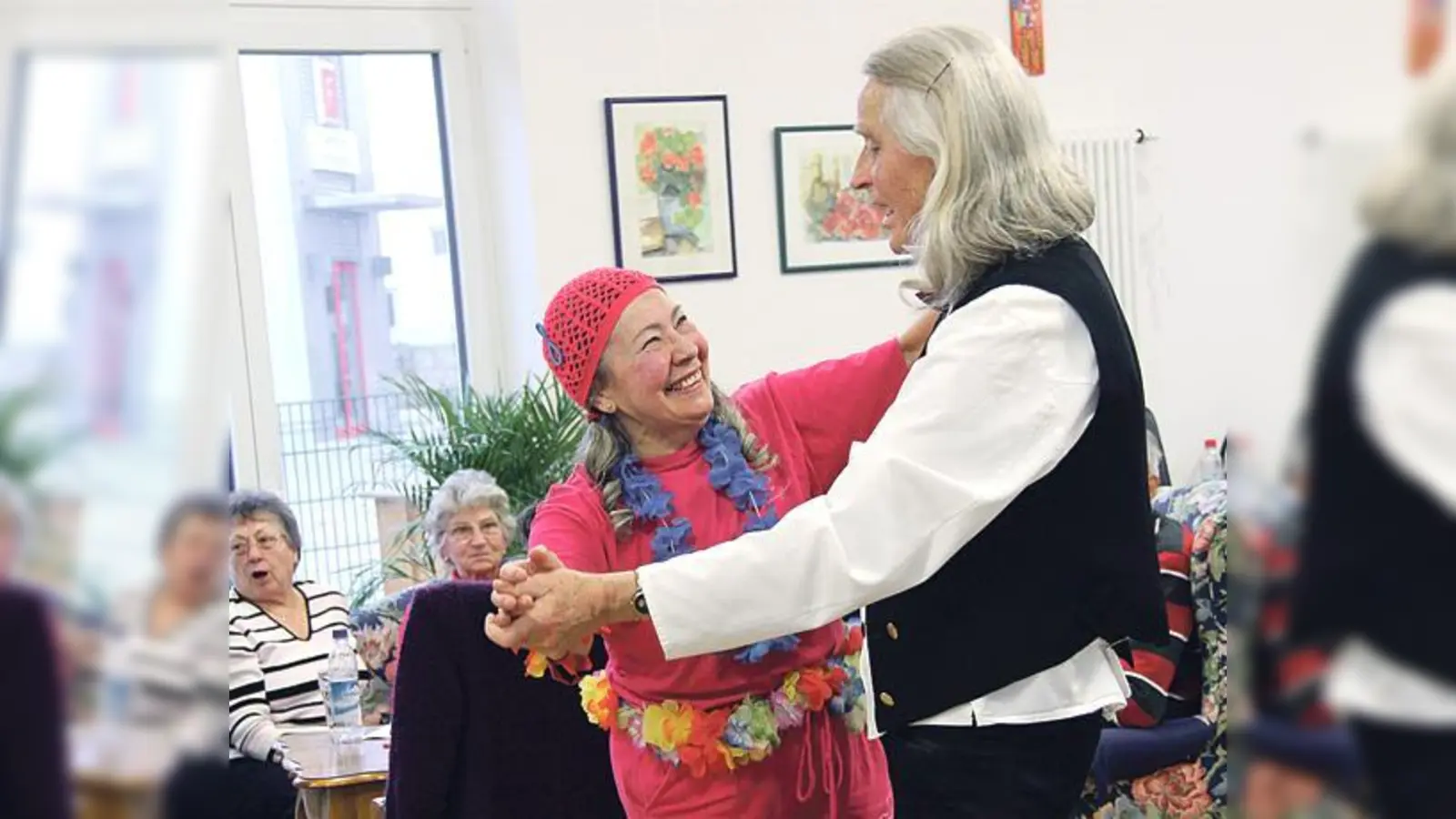 Für ein geselliges Miteinander ist man nie zu alt: Am Faschingssonntag darf getanzt werden. 	 (Foto: VA)