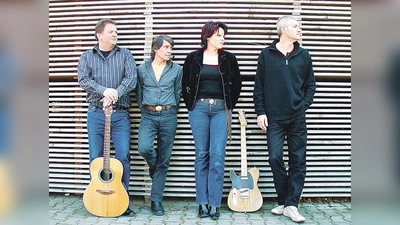 Die Grafinger Rudi Baumann, Günther Skitschak und Gundula Schuler bilden zusammen mit dem Pianisten Bruno Renzi aus  Wasserburg das Quartett »The BRaSS«. 	 (Foto: VA)