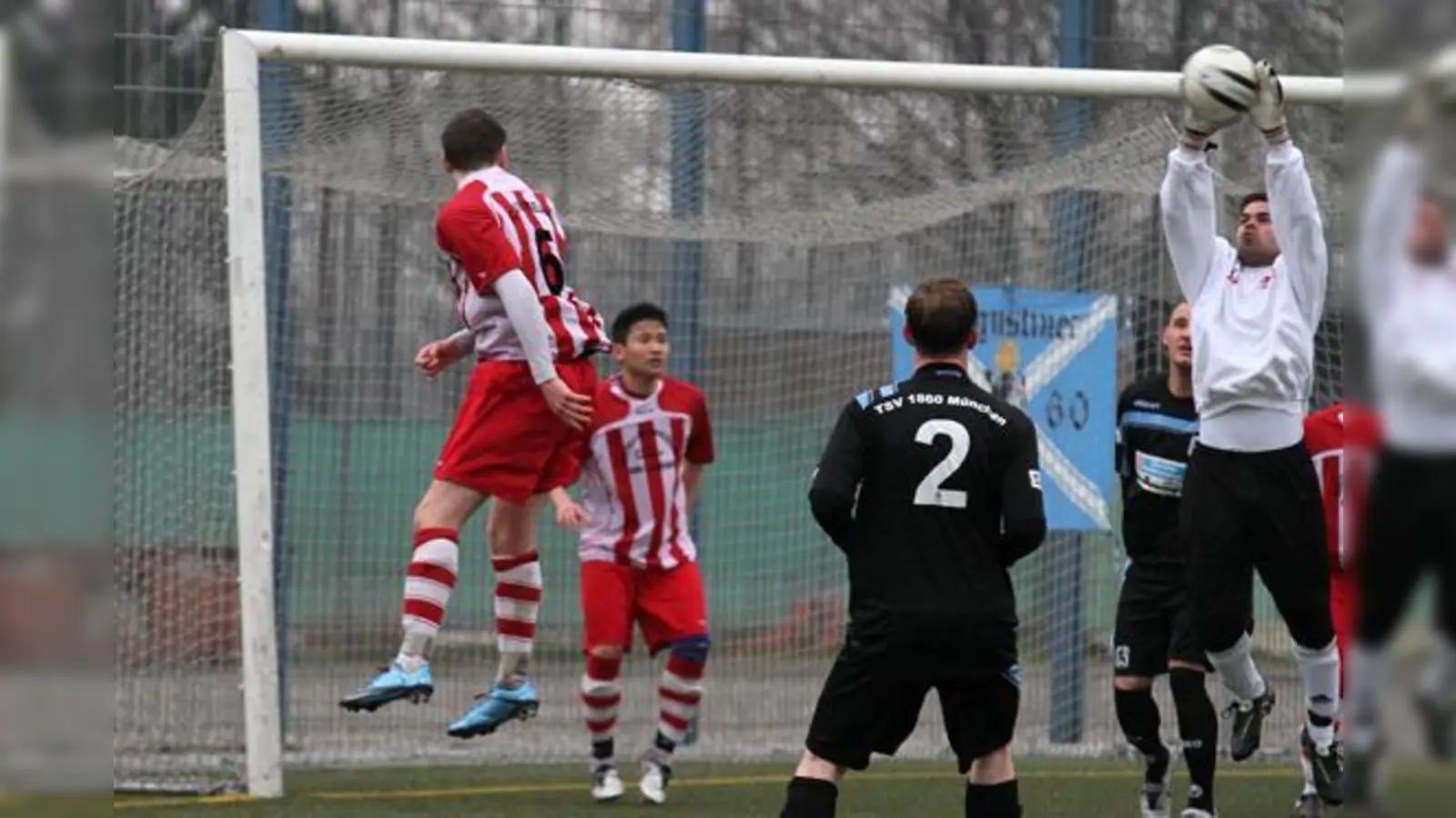 Alles im Griff: Der Torhüter der Sportfreunde.  (Foto: A. Wild)