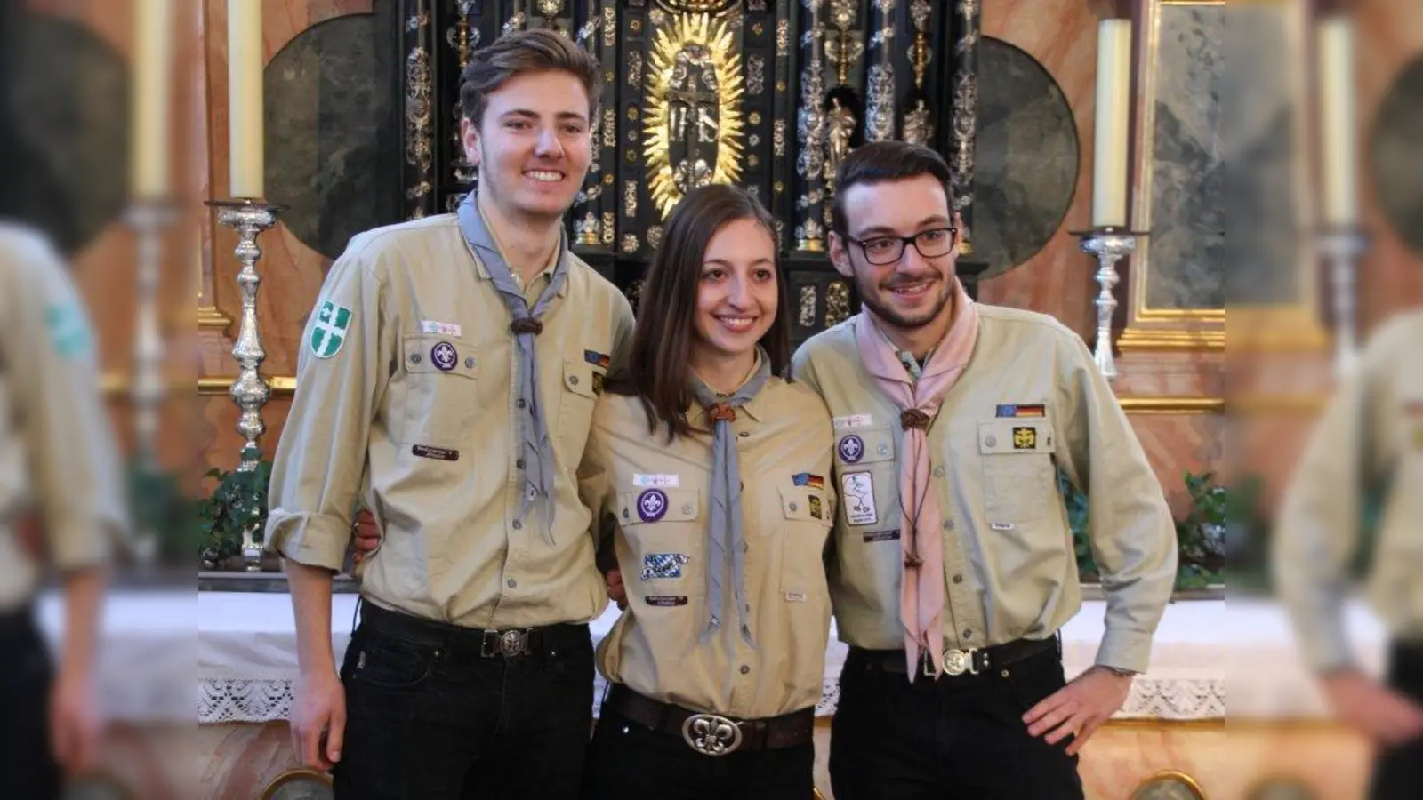 Die Pfadfinder St. Georg, Stamm Hl. Kreuz Forstenried, sind beim Forstenrieder Dorffest mit dabei. Unser Foto zeigt (von links): Philipp Eder,<br>Julia Eder und Stammesvorstand Maxl Meyer. (Foto: Stamm Hl. Kreuz)