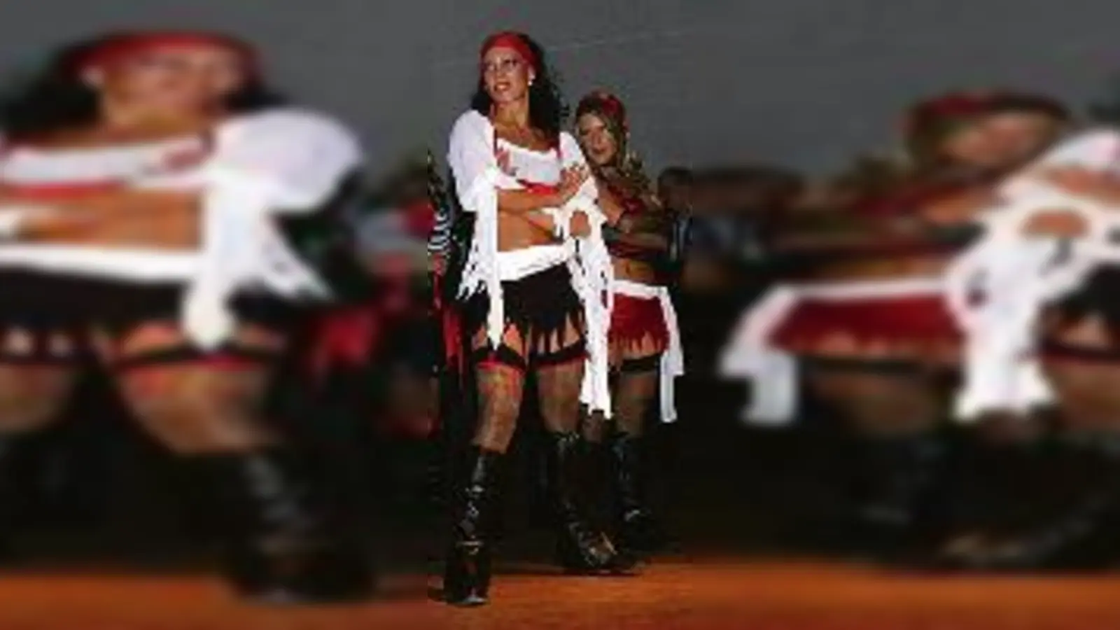 Halten ihr hohes Niveau: Die Garde der Narrhalla Hallbergmoos tritt heuer im Piraten-Look auf.  (Foto: ba)