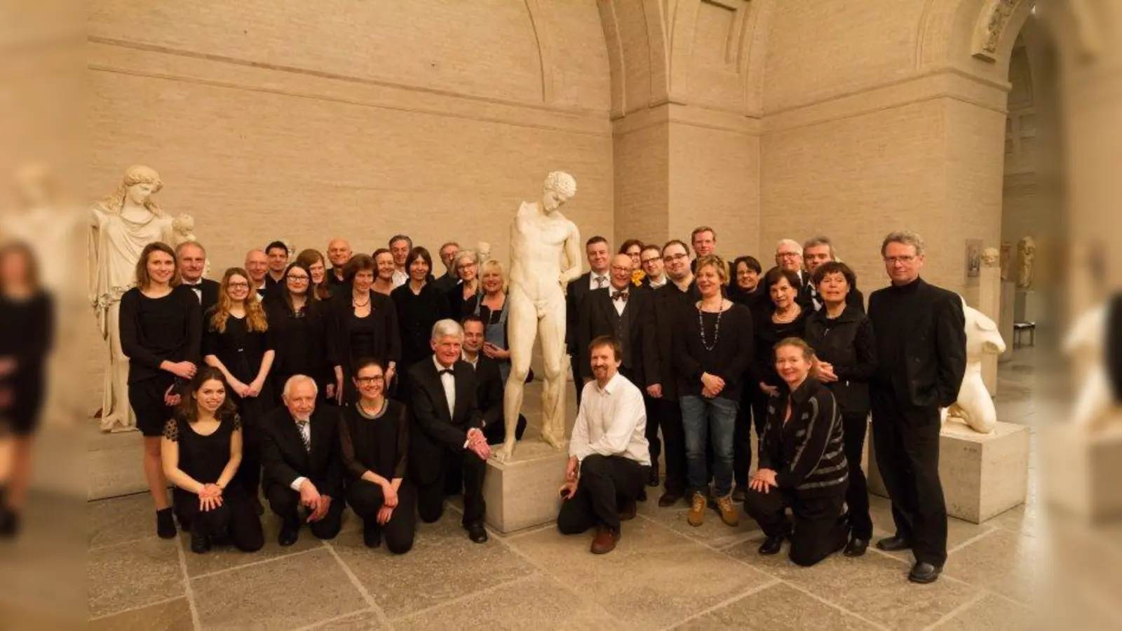 Die Philludiker in der Glyptothek 2016 mit den drei Gargerles. (Foto: Daniel Plappert)