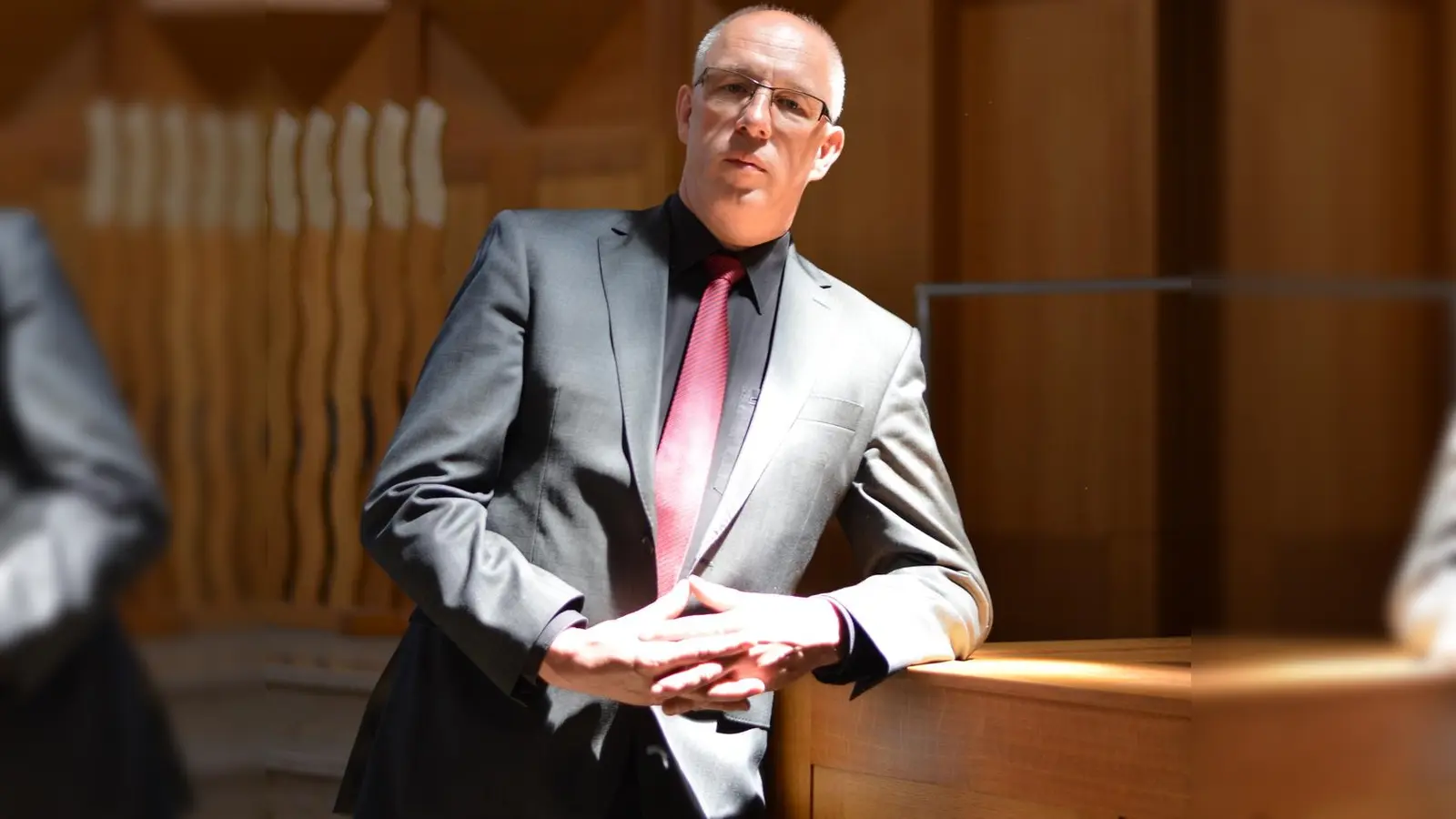 Klaus Geitner spielt pfingstliche Orgelmusik in der Himmelfahrtskirche. (Foto: Richard Stry)
