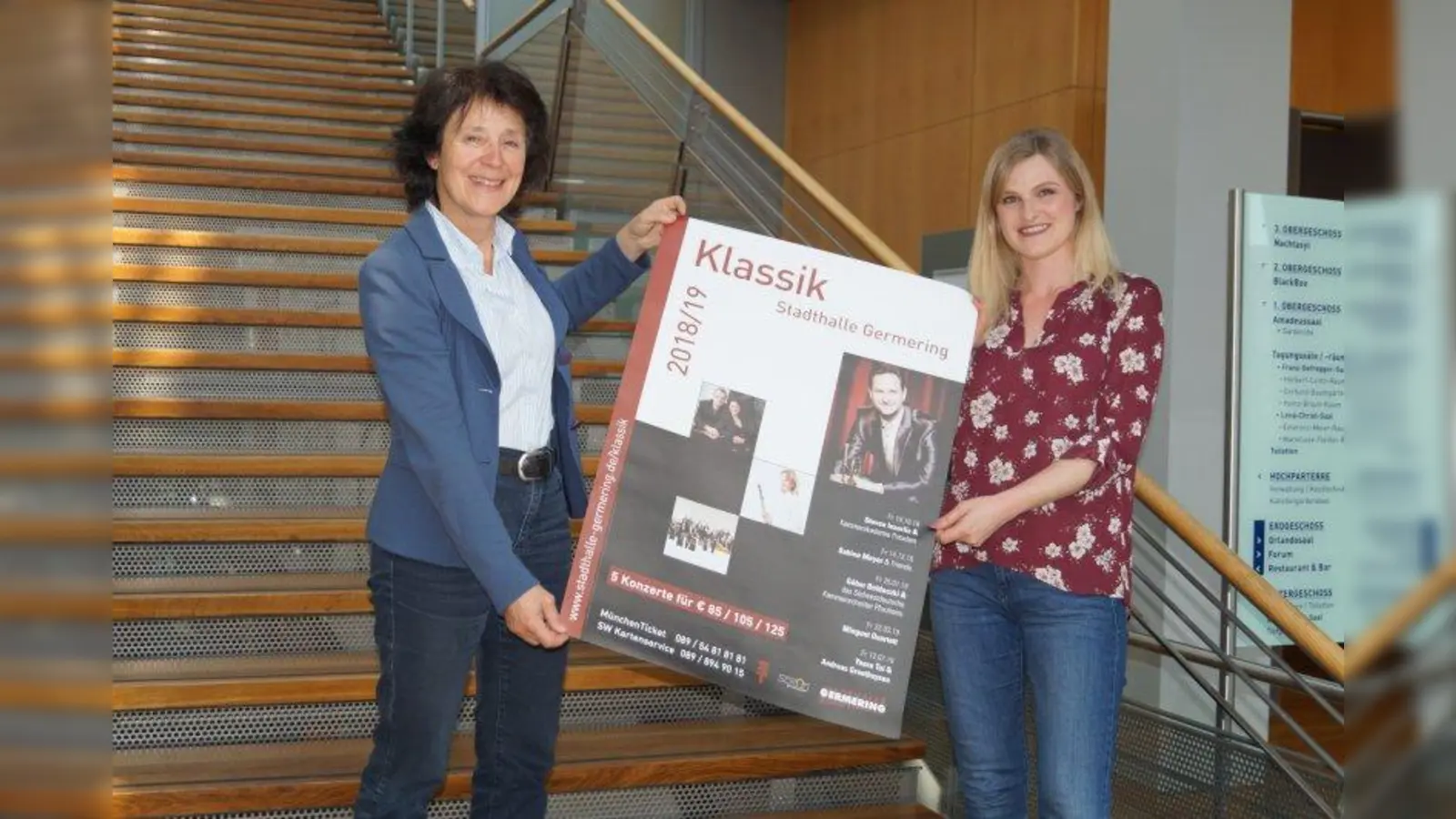 Medea Schmitt (li.) und Katharina Montag stellen das neue Klassikprogramm in der Stadthalle vor. (Foto: pst)