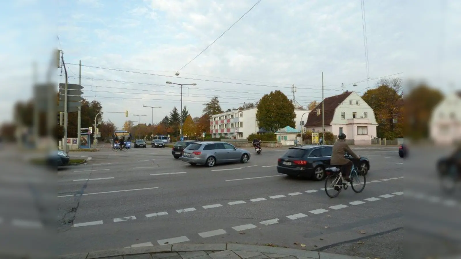 Der Elternbeirat der Maria-Ward-Schule fordert bauliche Verbesserungen an der Kreuzung Maria-Ward-Straße und Wintrichring. (Foto: sb)