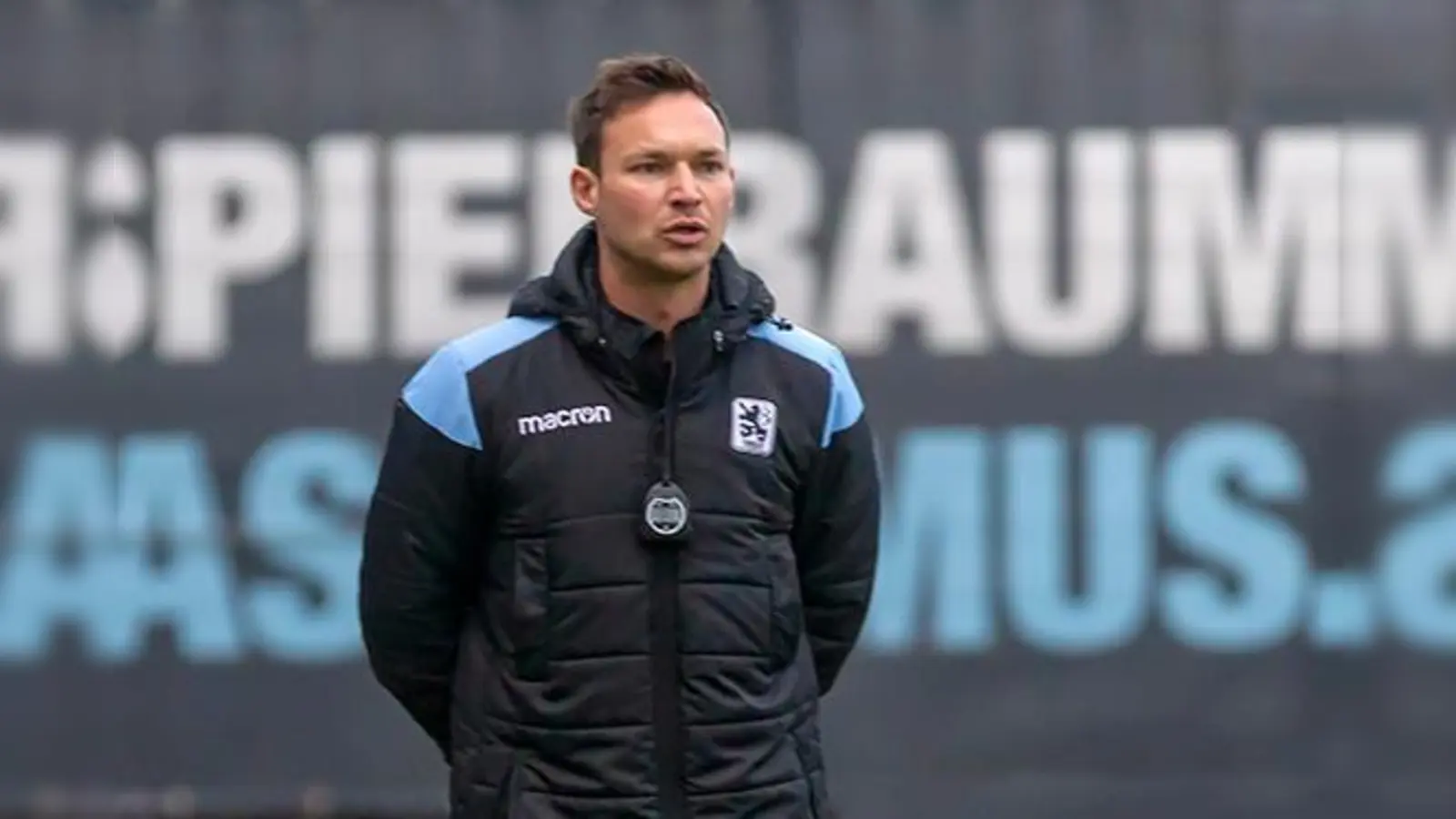 Vorbereitet: Junglöwen-Ausbilder Sebastian Lubojanski.  (Foto: Anne Wild)