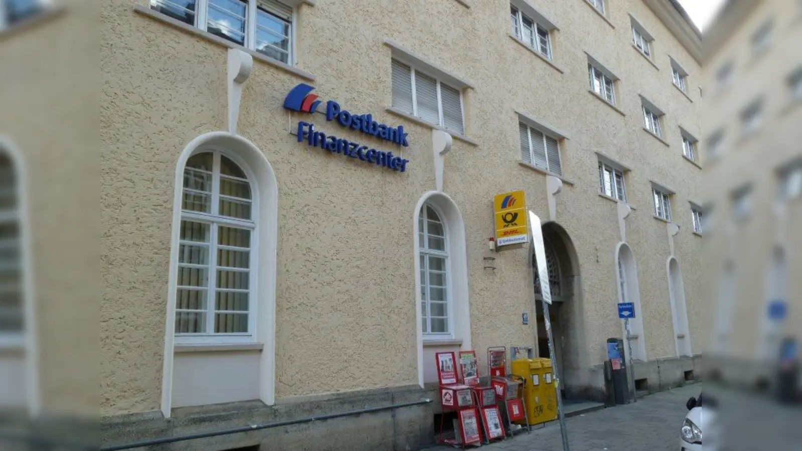 In der Bergmannstraße betreibt eigentlich die Postbank die Filiale. Postgeschäfte werden hier lediglich als „zusätzlicher Service“ angeboten. (Foto: kö)